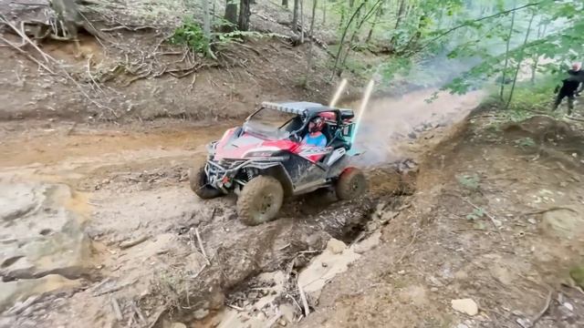 ПЕРЕВЕРНУЛИ багги CFMOTO ZFORCE 1000 в в овраге. Квадроциклы в горах.