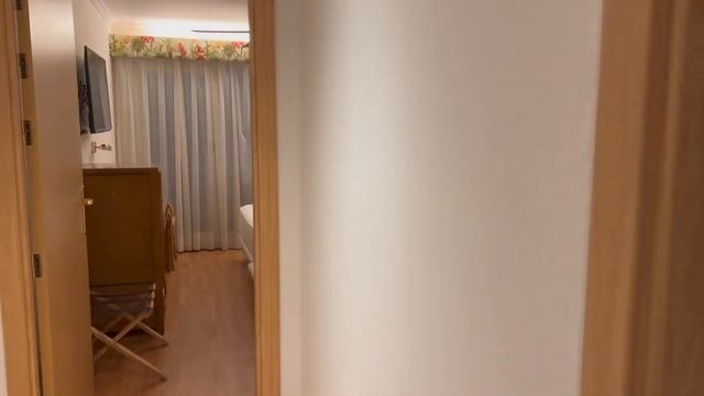 Из Гибралтара( Giвraltar), в Марбелью через взлетную полосу.  Marbella/Испания.