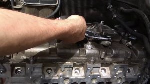 Mercedes W203 Cdi 2.7L  Форсунки снял легко обломаные болты клапанная крышка лопнула®️