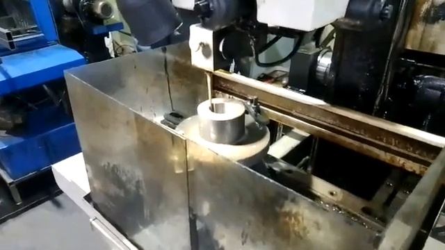 Режем шпоночный паз на муфте МУВП на станке электроэрозионной резки. смотреть онлайн