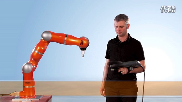 "Кука" был куплен Китаем. Это китайская компания в настоящее время. 顶级的KUKA柔性机器人 смотреть онлайн