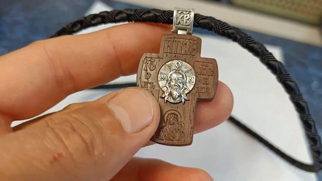 Резной крест из дерева Монзо