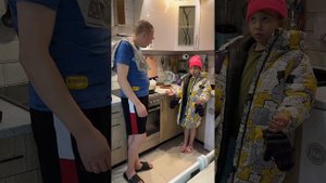 Нука смирно  идиоты  ваша мать пришла с работы 🎥👍🤣