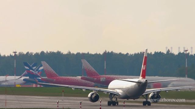 Москва астрахань шереметьево. Jet2 737. Боинг 737 Jet 2. Боинг 737 Анадолу Джет. Анадолу Джет Боинг 737-800 фото.