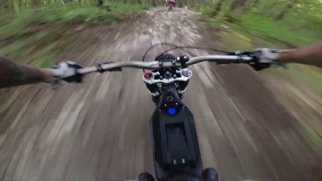 Скоростной спуск по DH трассе "Длинная" Машук г.Пятигорск SUR-RON X "Эндуро Ebike смотреть онлайн