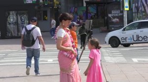 Алиса Супрунова  - ,,,Поведи меня мама ,,,- на чеченском и русском языках.