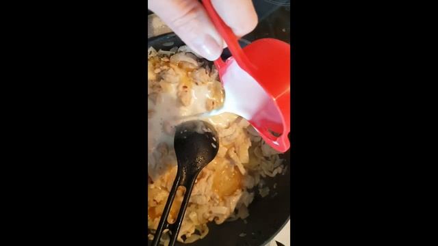 #10 Бефстроганов из курицы с йогуртом, горчицей и томатным соком