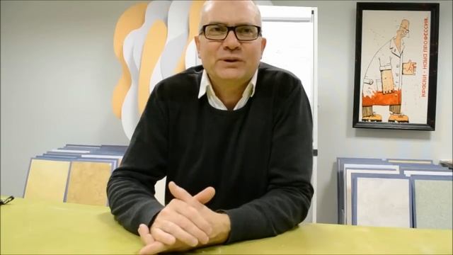 Чем красить обои под покраску?