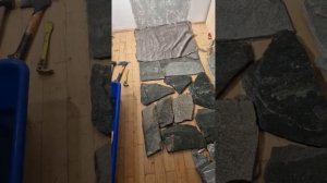 Как монтировал камень на стену и устанавливал Камин.