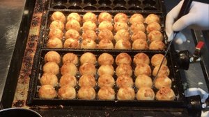 Такояки / Тайваньская уличная еда / Ночной рынок на улице Вэньхуа, Цзяи, Тайвань