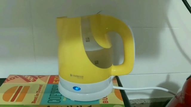 Chaleira Elétrica Cadence Simmy amarela смотреть онлайн