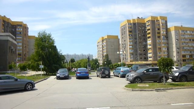 Р-н ЭНКА. Памятник Покрышкину