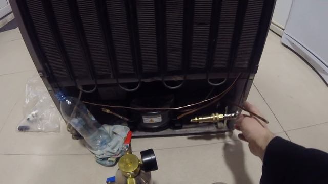 Whirlpool ARC 7657 IX ремонт холодильника.Whirlpool ARC 7657 IX ремонт холодильника. смотреть онлайн