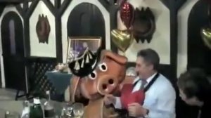 Свинья танцует