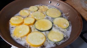 Кабачки в кляре ? Нежные и сочные кабачки и цукини на сковороде - быстро и ВКУСНО!