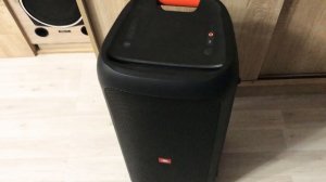 Начинайте опять ругать. JBL PartyBox 300 снова впала в кому и зависла во время зарядки.