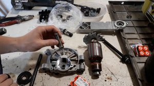 Замена подшипников на пиле Ryobi RTS 1800-G. Устранение люфтов подъемного механизма на пиле Риоби.