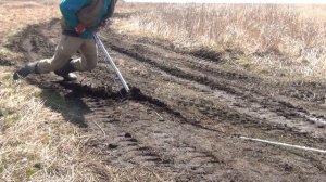 как  туристы  в  поле  застряли ,  а мобильная   лебедка с якорем  их  вытащила