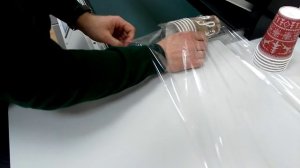 Упаковка бумажных стаканов на станке Magnetic FL-900 в термоусадочную пленку