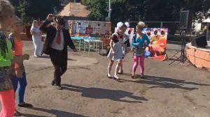 Танцы под песню "Моя адрес - Советский Союз"