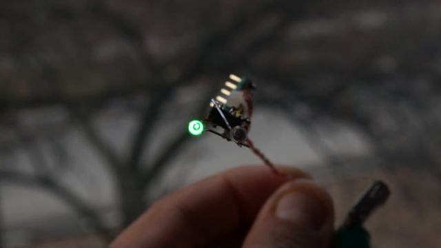 Green LEDs driven by PIC weak pull-ups смотреть онлайн