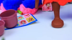 ? Хитрый ПАПА ДЛИННЫЕ НОГИ открыл 99 Киндер Сюрпризов *ПРОСТОКВАШИНО* в Реальной Жизни !