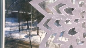 Вырезаем снежинки с Лёлей! Снежинки из бумаги. Трафарет снежинок.