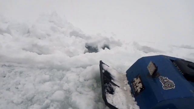 Как засадить буксировщик в наледи? Легко!