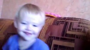 Как Алиса сосёт соску !!