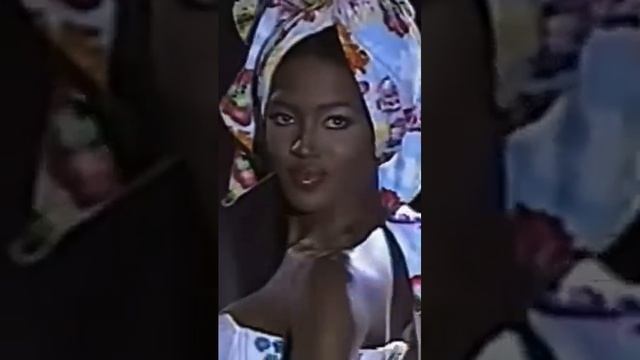 Наоми Кэмпбелл, Versace, 1995. Подписывайтесь на канал про моду в телеграме «Фэшн – не мой профэшн»