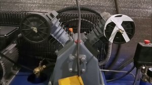 ОБЗОР И ОСМОТР КОМПРЕССОРОВ С РЕСИВЕРОМ 100 И 40 ЛИТРОВ,КОТОРЫМИ Я РАБОТАЮ.