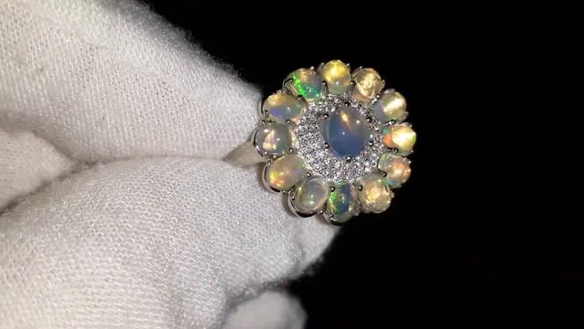 Серебряное кольцо с радужными опалами "Радужный цветок" смотреть онлайн