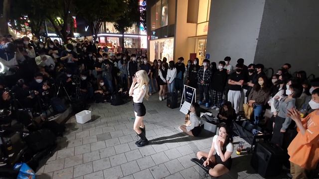 CLOCK. UNFORGETTABLE BEAUTIFUL INTERACTIVE BUSKING. HONGDAE STREET. смотреть онлайн