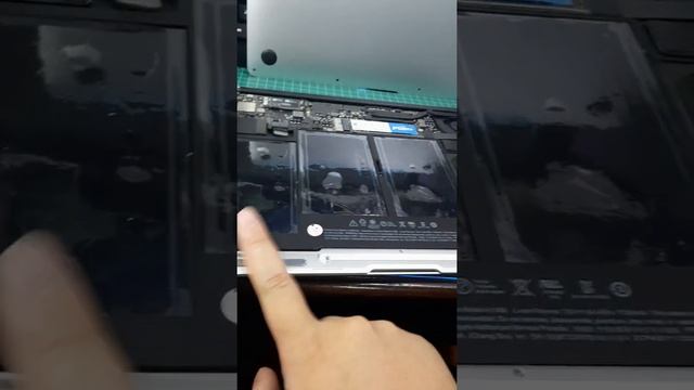 MacbookAir 2014 SSD Upgrade and Battery Replacement смотреть онлайн