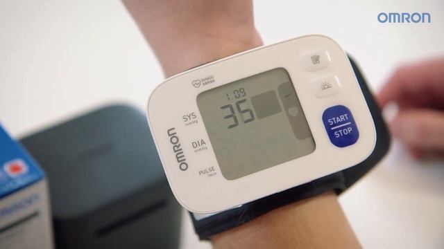 Автоматический тонометр на запястье OMRON RS3 смотреть онлайн
