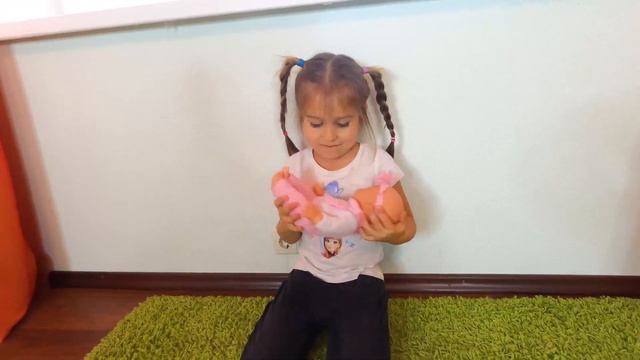 Ника хочет играть.