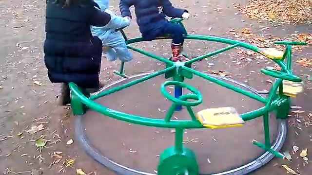 дети: на качелях смотреть онлайн