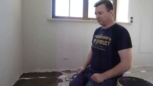 Стяжка пола под паркетную доску от РемБрандт ремонт. Видеоурок