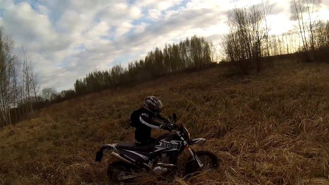 эндуро на baltmotars motard 250 dd ! Поиск заброшенного аэродрома. Влог Мотоциклиста смотреть онлайн