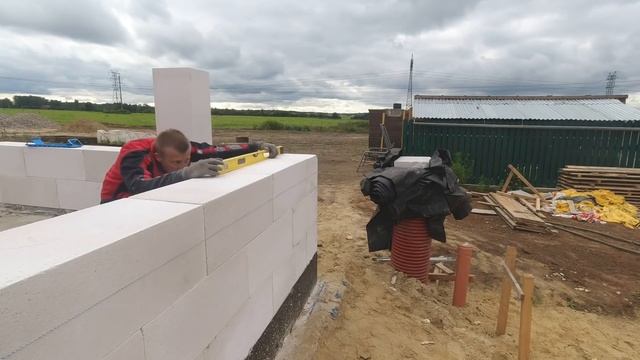 Дом из газобетона | Возводим стены первого этажа смотреть онлайн