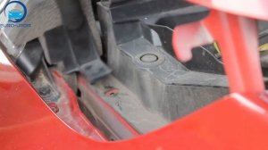 Установка амортизаторов капота на Nissan Juke / Ниссан Жук