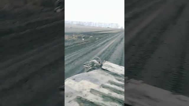 Порвал как тузик грелку.

Американская 155-мм САУ M109 уничтоженная БПЛА-камикадзе "Ланцет"!!!