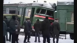 Поезд врезается в тупик