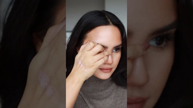 Rare Beauty Silky Touch Highlighter смотреть онлайн