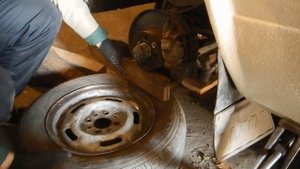 Как самому отремонтировать колесо, одними руками