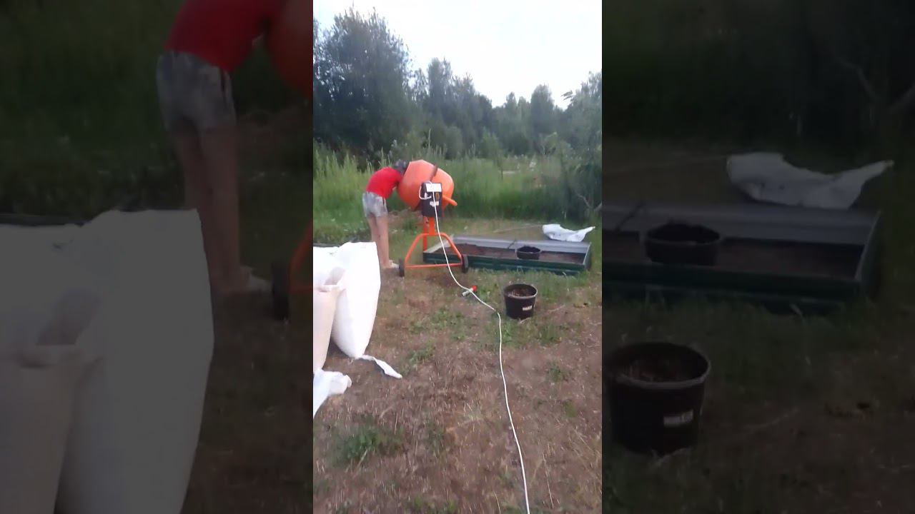 замес почвы для грядки #огород #грядки #деревенскаяжизнь #природноеземледелие