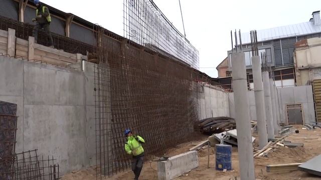 Монтаж арматурного каркаса стены.