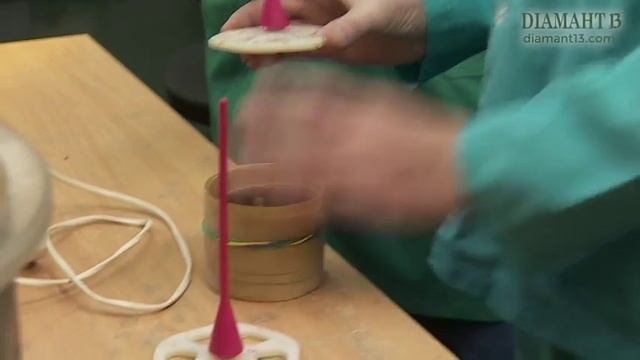 Как создаются ювелирные украшения. Кольцо - часть 2 "Формовка" смотреть онлайн