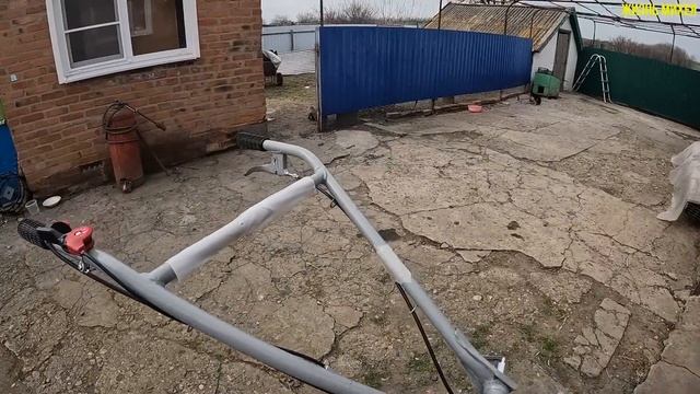 КУПИЛИ ПЛИТКУ В ВАННУЮ КОМНАТУ / ПРИЕХАЛ КУМЕЦ ВЕШАЕМ ШКАФЫ В ЛЕТНЕЙ КУХНЕ / ПЕРЕЕЗД НА ЛЕТНЮЮ КУХН смотреть онлайн