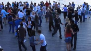 Зажигательные танцы в Парке Горького